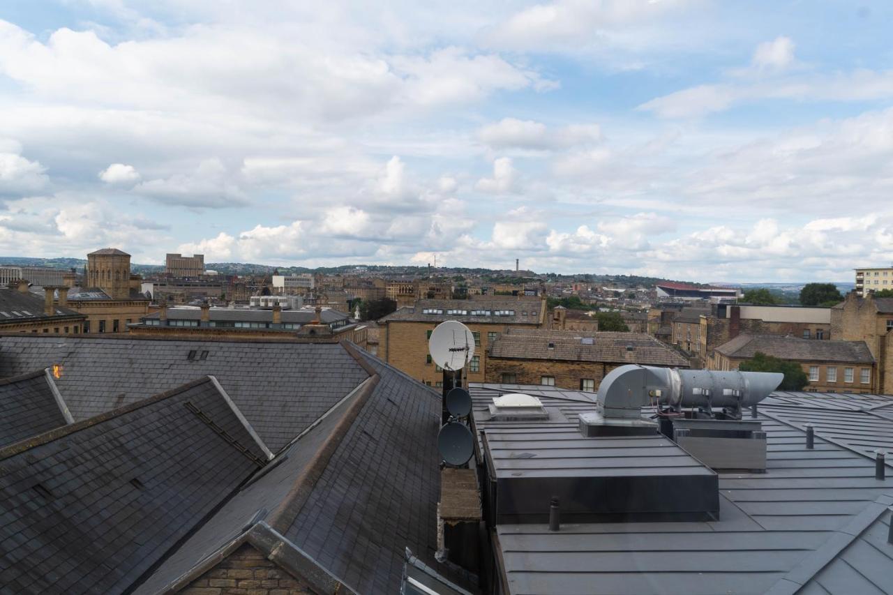 Sky Apartments Bradford  Exterior photo
